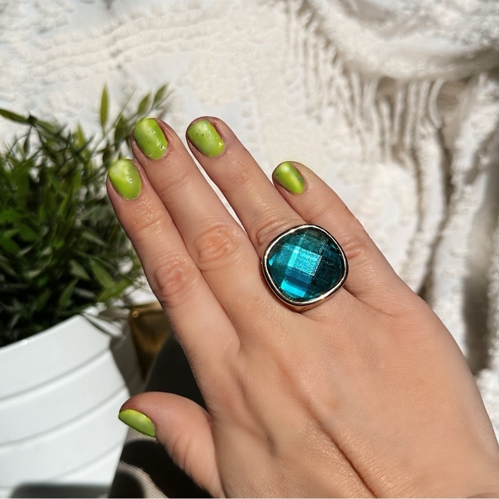 Oversized Cocktail Large Faux Gem Fashion Ring-| Gold Tone Turquoise